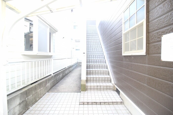 物件外観写真3　(エントランス部分)