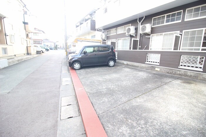 物件外観写真4　(駐車場)