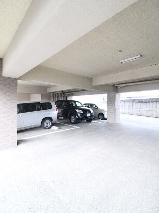 物件外観写真2　(駐車場)