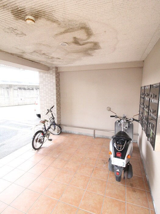 物件外観写真3　(駐輪場)