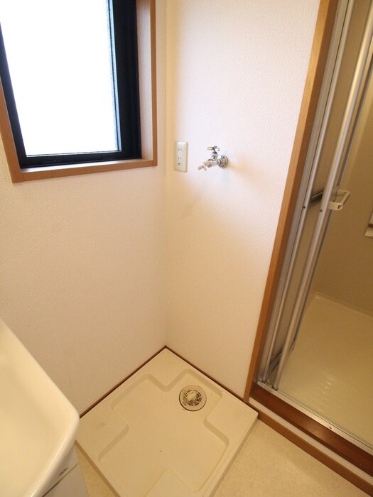 物件内観写真11　(洗濯機置場)