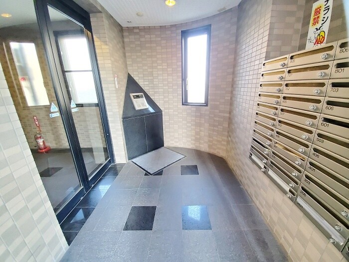 物件外観写真2　(エントランス部分)