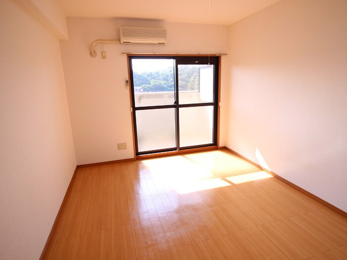 物件内観写真4　(居室)