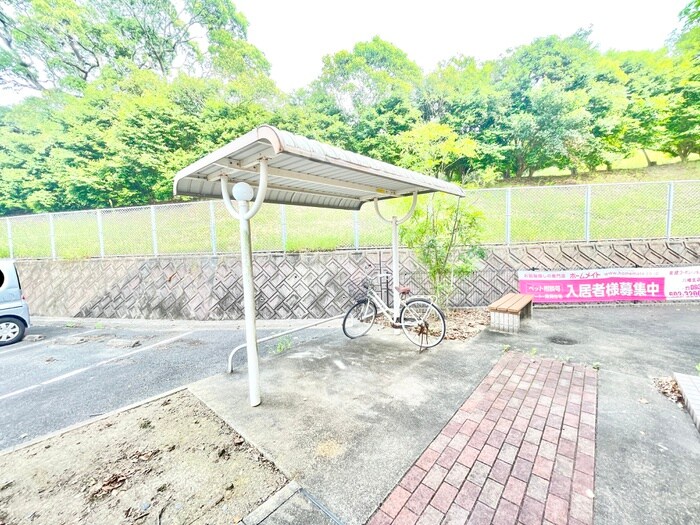 物件外観写真4　(駐輪場)