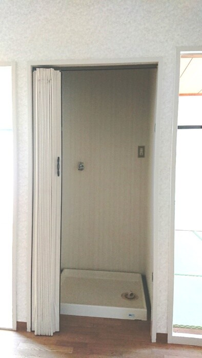 物件内観写真15　(洗濯機置場)
