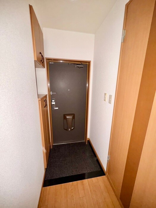 物件内観写真11　(玄関)