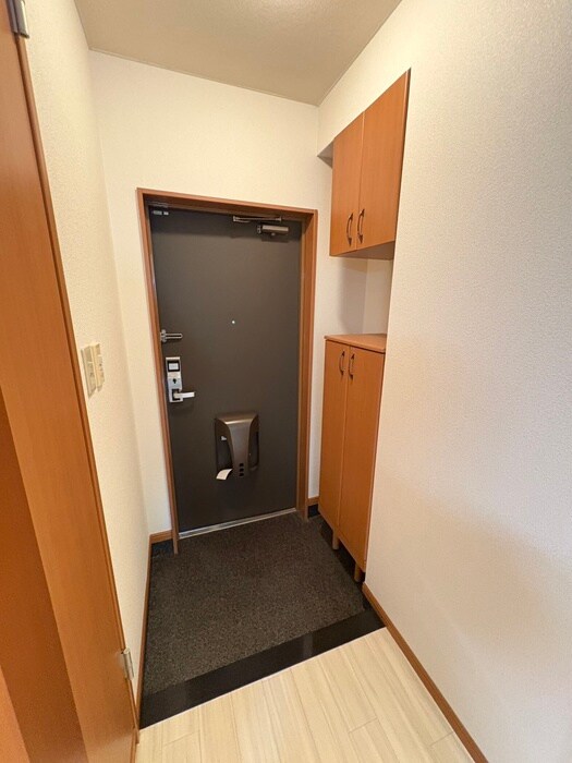 物件内観写真12　(玄関)