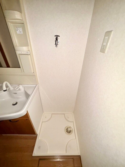 物件内観写真15　(洗濯機置場)