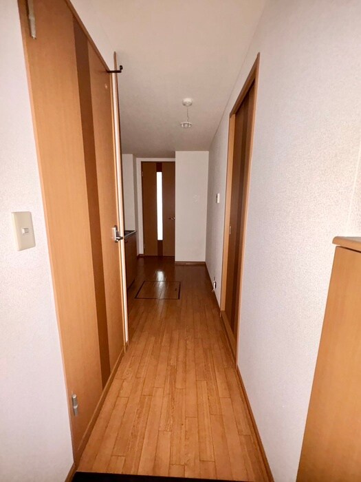 物件内観写真16　(廊下)