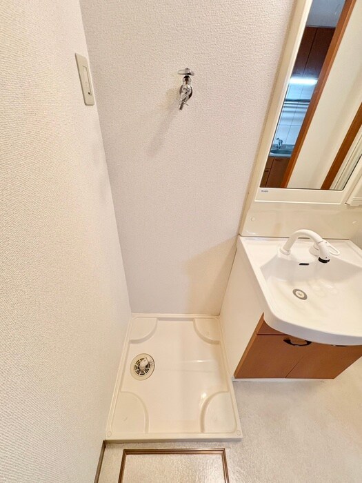 物件内観写真16　(洗濯機置場)