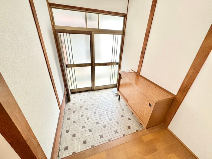 物件内観写真12　(玄関)