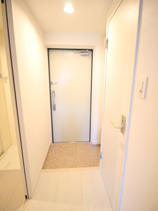 物件内観写真10　(玄関)