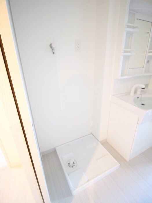 物件内観写真12　(洗濯機置場)