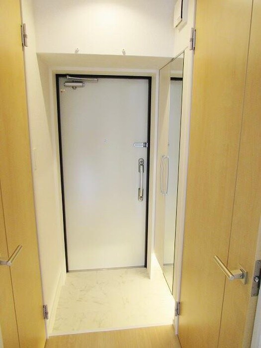 物件内観写真16　(玄関)