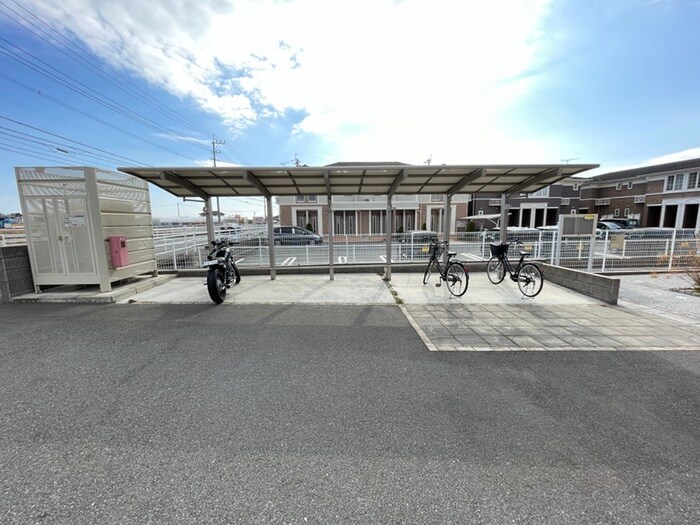 物件外観写真3　(駐輪場)