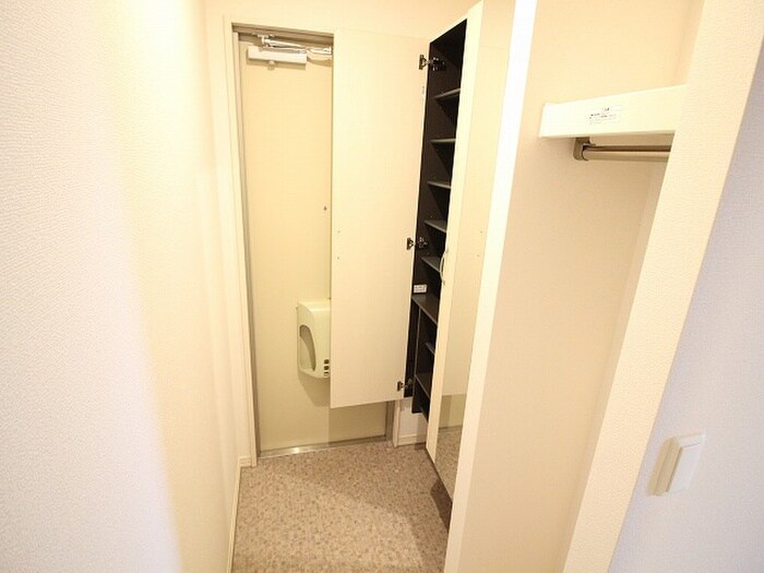 物件内観写真12　(玄関)