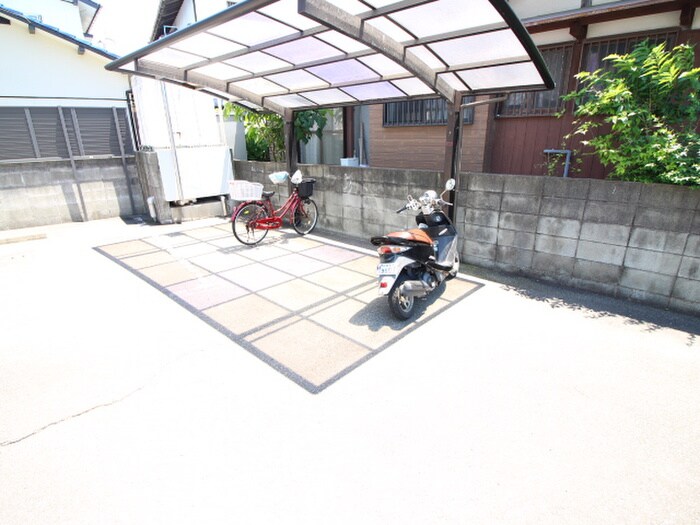 物件外観写真3　(駐輪場)