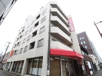 角ビルの外観写真