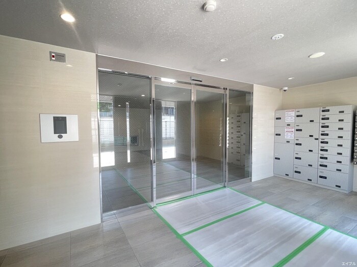 物件外観写真3　(エントランス部分)