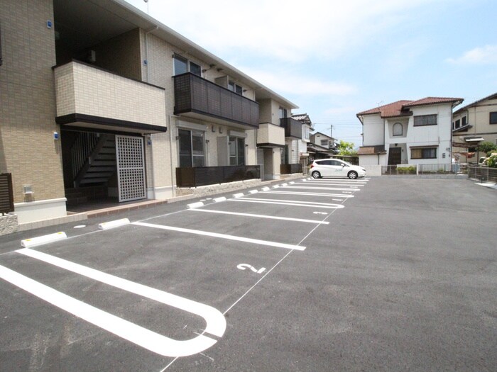 物件外観写真2　(駐車場)