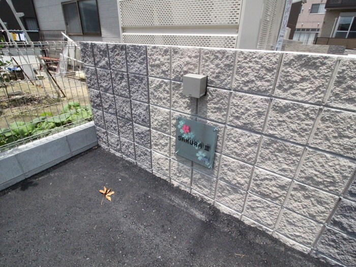 物件外観写真4　(エントランス部分)