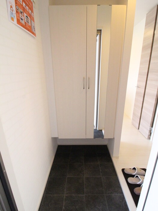 物件内観写真11　(玄関)
