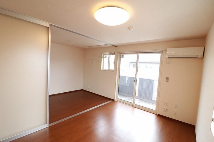 物件内観写真4　(居室)