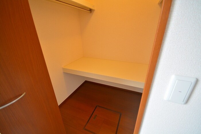 物件内観写真8　(収納)
