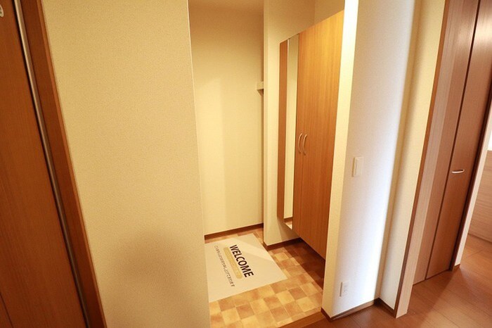 物件内観写真9　(玄関)