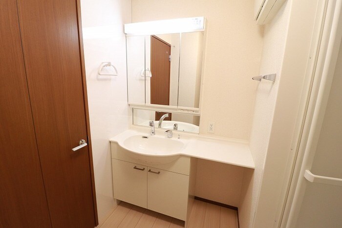 物件内観写真11　(洗面)