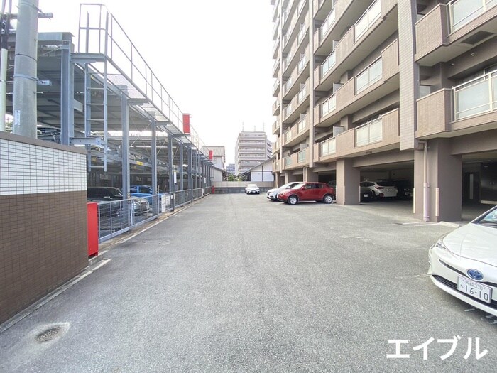 物件外観写真3　(駐車場)