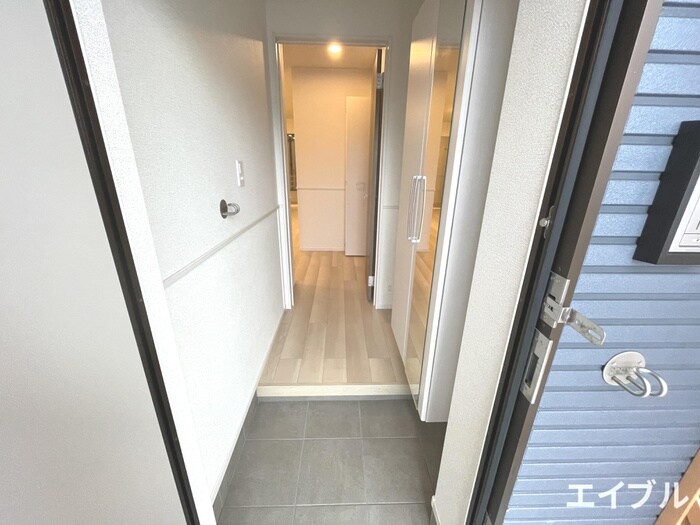 物件内観写真12　(玄関)