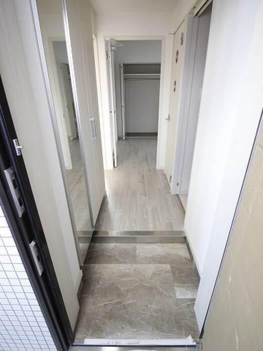 物件内観写真7　(玄関)