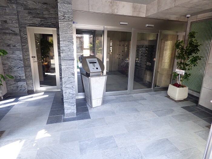 物件外観写真4　(エントランス部分)