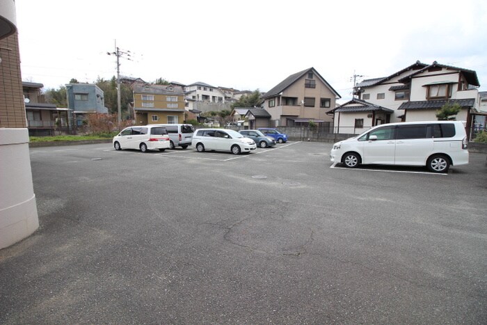物件外観写真4　(駐車場)