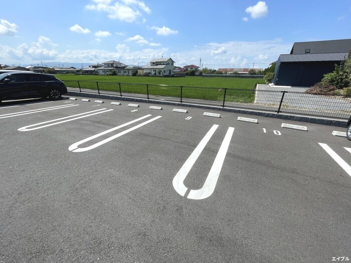 物件外観写真3　(駐車場)