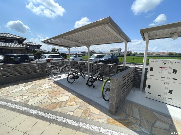 物件外観写真4　(駐輪場)