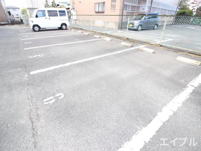 物件外観写真2　(駐車場)
