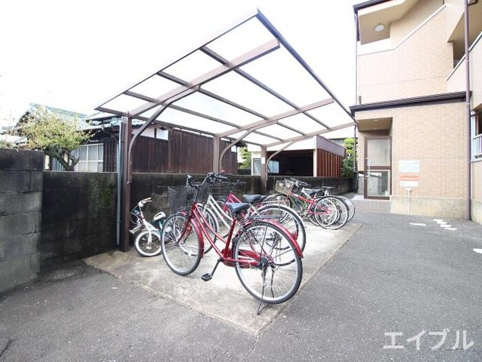 物件外観写真4　(駐輪場)