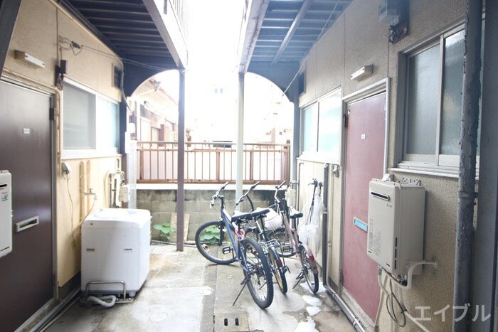 物件外観写真4　(駐輪場)