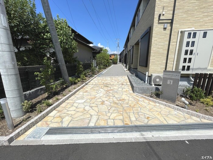 物件外観写真2　(エントランス部分)