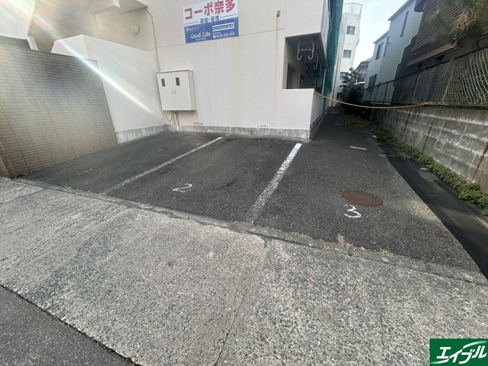 物件外観写真4　(駐車場)