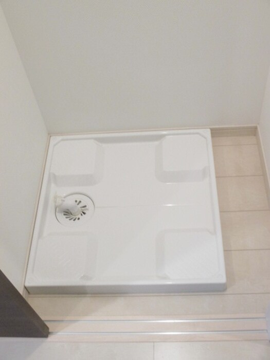 物件内観写真6　(洗濯機置場)