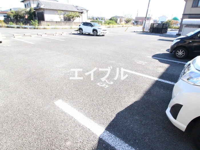 物件外観写真2　(駐車場)