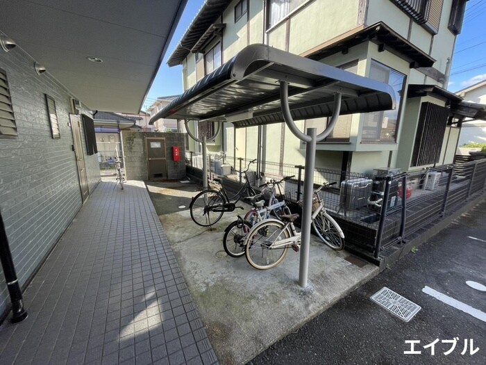 物件外観写真2　(駐輪場)