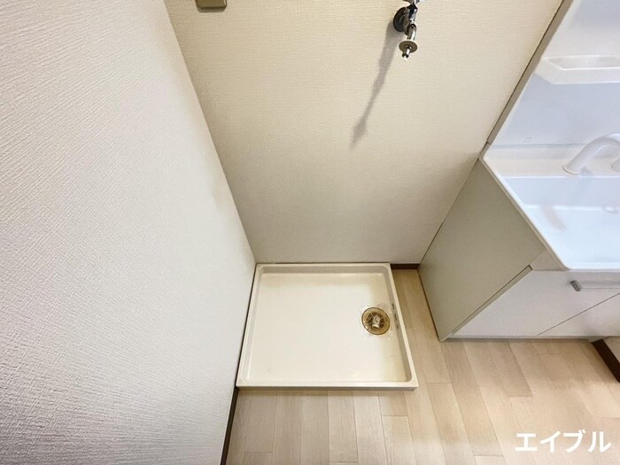 物件内観写真8　(洗濯機置場)