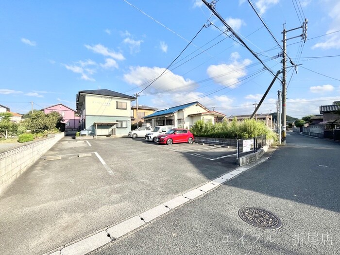 物件外観写真2　(駐車場)