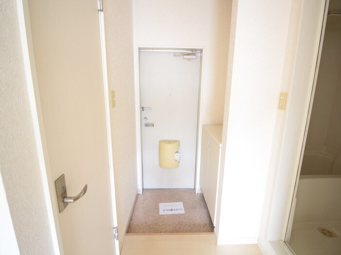 物件内観写真13　(玄関)