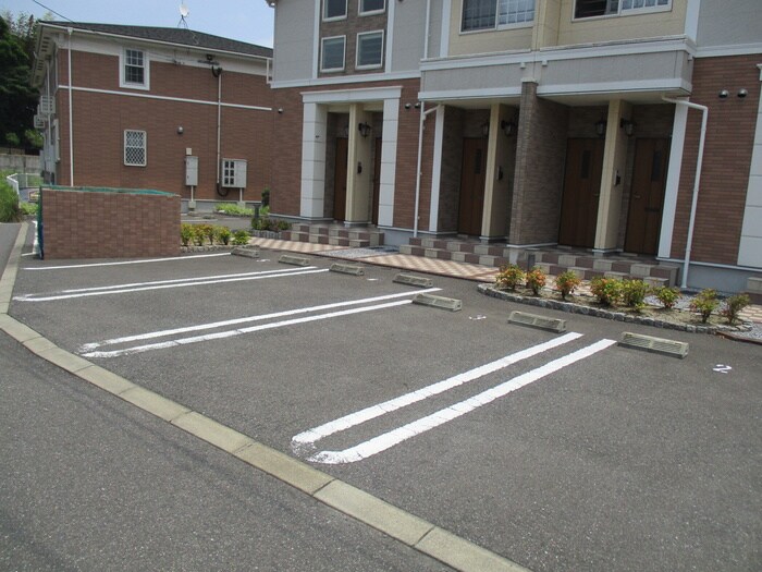 物件外観写真4　(駐車場)