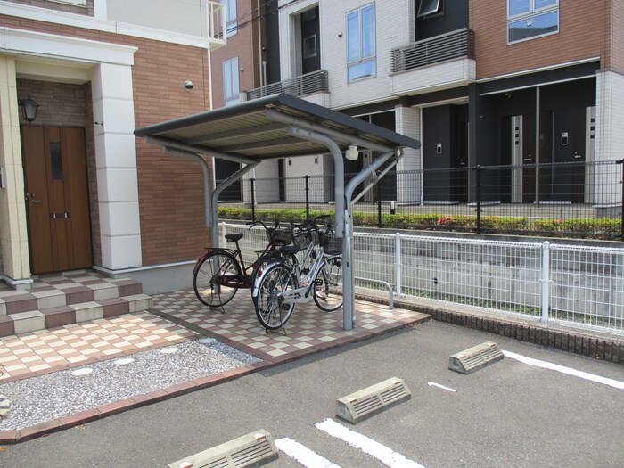 物件外観写真5　(駐輪場)